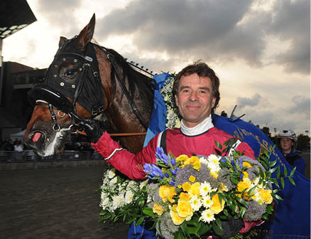 Raja Mirchi och Lutfi Kolgjini vinner Svenskt Trav-Kriterium 2010. Foto: Lars Jakobsson / TR Bild 