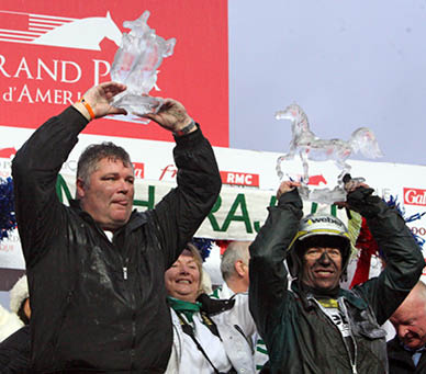 Stefan Hultman och rjan Kihlstr m med Prix d'Am rique-trof er 2014. Foto: Mia T rnberg / TR Bild