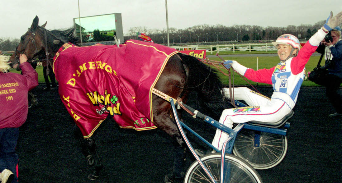 DEFILERING PRIX D AMERIQUE SEGERGL DJE. Fotograf: Referens:950137-11 Place:VINCENNES keywords:REPORTAGEBILDER