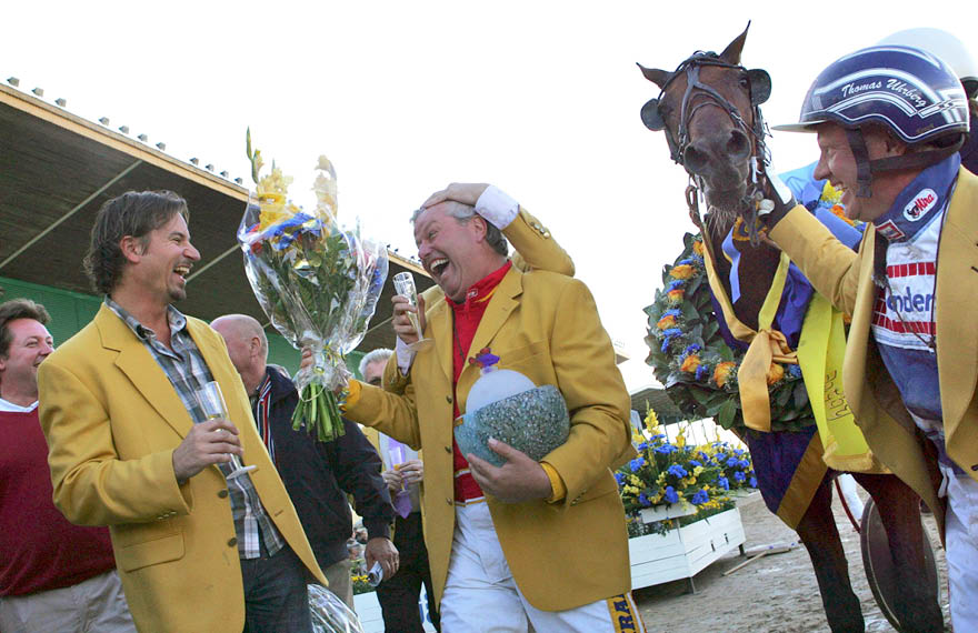 Foto: MIA T√ RNBERG/TR BILD Foto: Mia T√∂rnberg/Ronden.J√§gersro 20060903, Svenskt Travderby..Colombian Necktie med Walmann, √§gare och Thomas Uhrbe