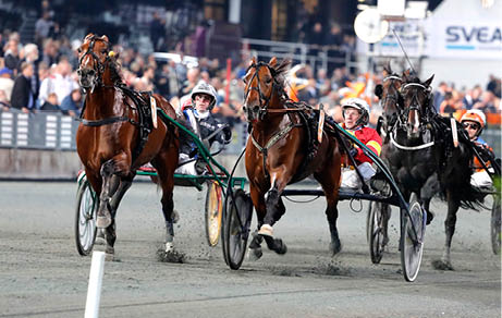 Foto: Micke Gustafsson/Ronden Solvalla 20170816    Readly Express med Jorma Kontio  Jubileumspokalen 2017